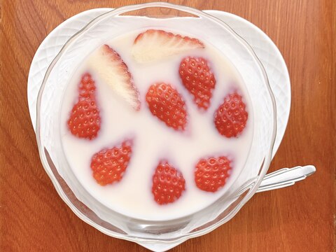 【卵、乳製品なし】材料4つで簡単♥️いちごプリン